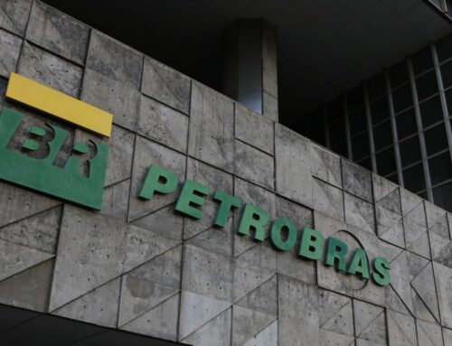 Petrobras reduz preços de gasolina em 5,2% para distribuidoras