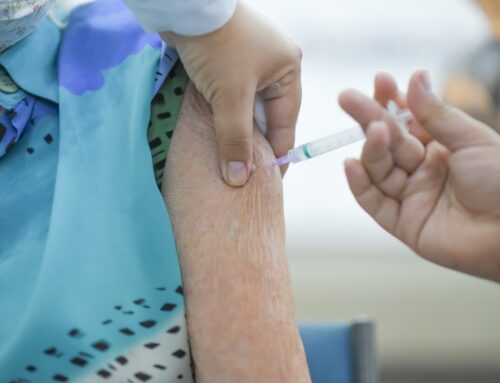 Governo de Goiás convoca grupos prioritários a tomarem a vacina bivalente