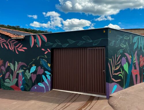 Casa de veraneio inaugura arte muralista, em Pirenópolis