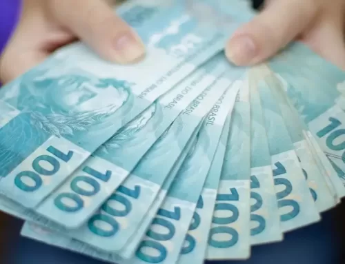 Caiado antecipa salário de dezembro e injeta R$ 1,6 bilhão na economia goiana*