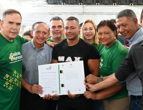 Mabel entrega escrituras do programa de regularização fundiária no Jardim Itaipu