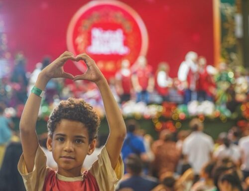 Caiado e Gracinha entregam mais de 20 mil brinquedos no Natal do Bem em Goiânia