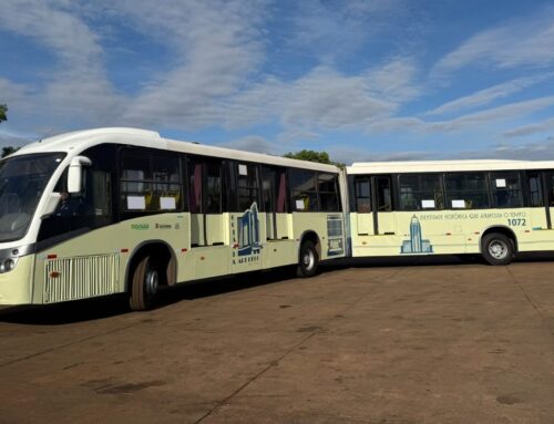 Ônibus decorados com ilustrações Art Déco circulam em Goiânia
