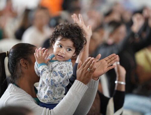 Daniel Vilela entrega 862 cartões do Aluguel Social a famílias de Anápolis