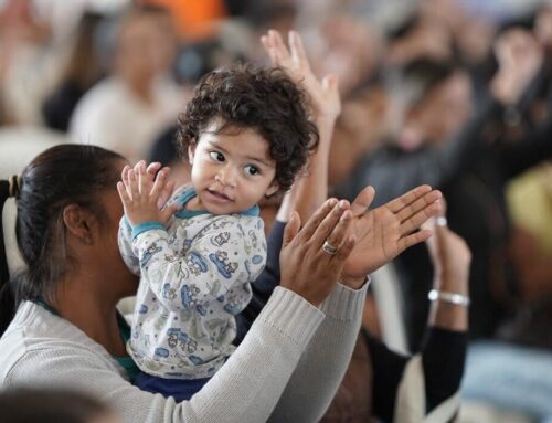 Daniel Vilela entrega 862 cartões do Aluguel Social a famílias de Anápolis