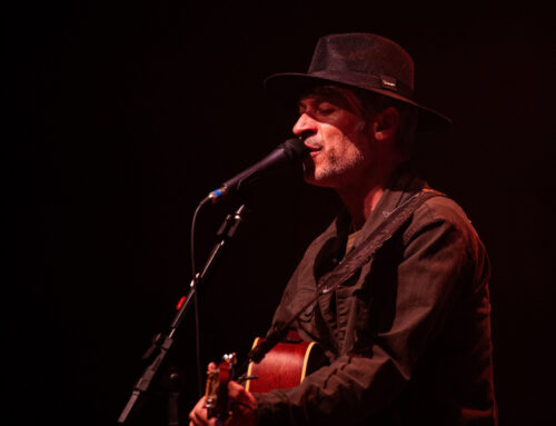 Dante Ventura revisita 30 anos de carreira em show gratuito no Teatro Goiânia