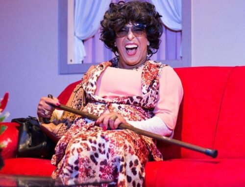 Comédias com preços populares integram programação do Teatro Carlos Moreira