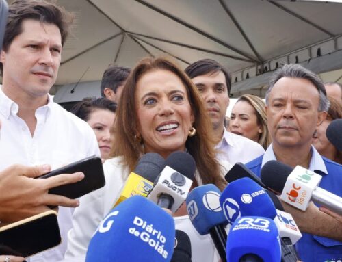 Gracinha e Daniel entregam 246 vans para a assistência social de todos os municípios goianos