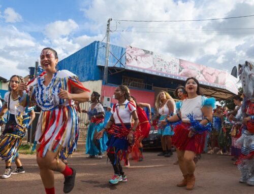 Folia Goiás reúne blocos tradicionais, cortejos culturais e diversão acessível no interior do estado