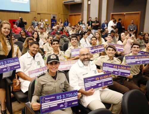 Caiado e Daniel entregam prêmios de até R$ 10 mil para destaques da rede estadual no Enem 2025