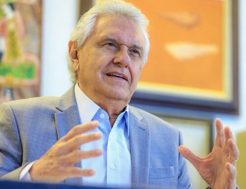 Caiado anuncia reajuste de 5,4% para os professores da rede estadual de ensino