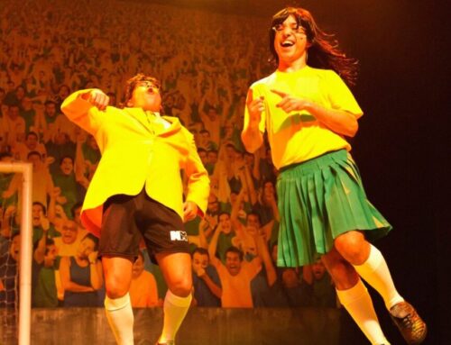 Teatro Goiânia recebe espetáculo “Melhores do Mundo Futebol Clube” neste fim de semana