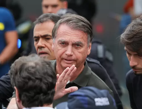 Alexandre de Moraes concede prisão domiciliar a Bolsonaro