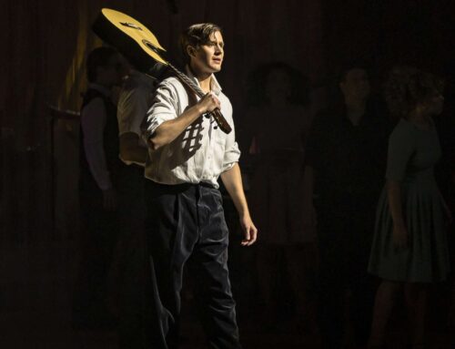 “Tom Jobim Musical” chega a Goiânia para temporada no Teatro Rio Vermelho