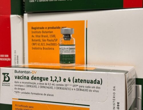 Profissionais da saúde de Goiânia começam a receber a vacina contra dengue