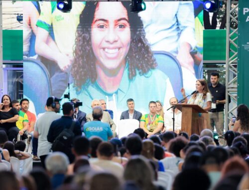 Caiado, Gracinha e Daniel Vilela participam de entrega de cartões do Pró-Goiás Atleta com ampliação do programa e reajuste de valores