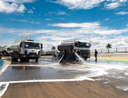 MotoGP tem operação inédita de descontaminação da pista do autódromo
