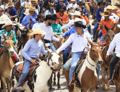 “Os muladeiros mantêm viva uma tradição que atravessa gerações”, afirma Daniel Vilela durante desfile do 3º Encontro Nacional de Comitivas