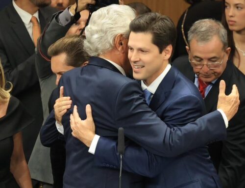 “Fizemos o Estado mais importante do País”, diz Caiado ao passar o governo para Daniel Vilela