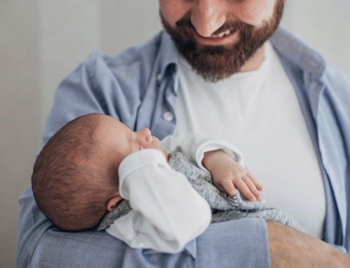 Governo sanciona lei que amplia licença-paternidade para 20 dias e cria salário-paternidade