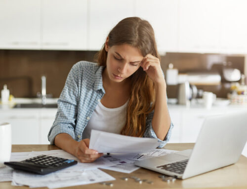 Adultos entre 30 e 39 anos lideram inadimplência em Goiás