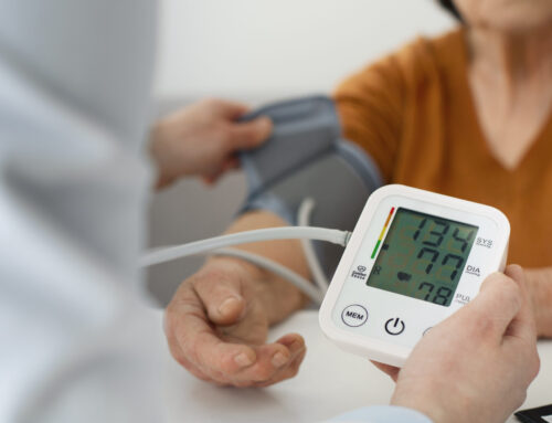Metade dos hipertensos não sabem que têm a doença, diz cardiologista