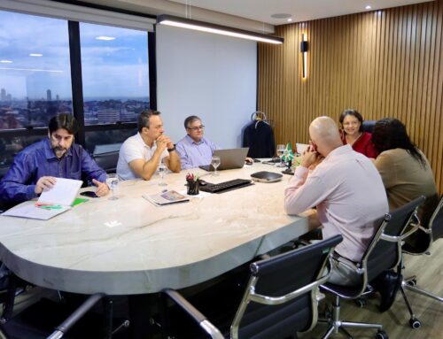 Prefeita em exercício Cláudia Lira anuncia antecipação da data-base dos servidores municipais