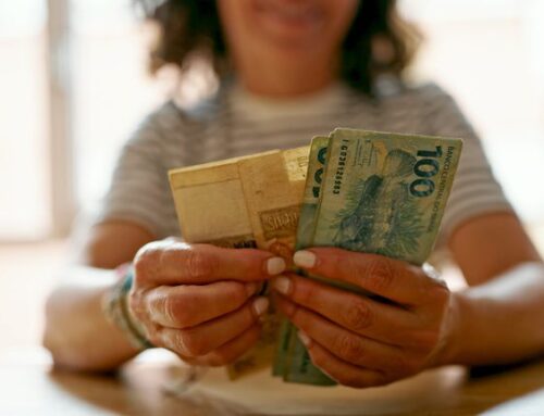 Pagamento da segunda parcela do 13º para aposentados e pensionistas começa nesta segunda, 25