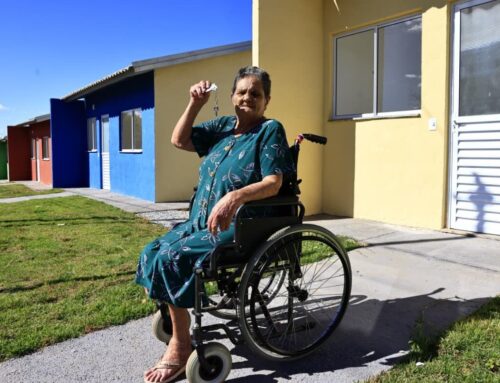 Famílias de Três Ranchos e Ouvidor recebem chaves das moradias