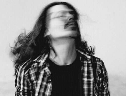Brunno Veiga estreia carreira solo com álbum inspirado em vivências pessoais