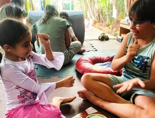 Brincar ajuda crianças neurodivergentes a desenvolver habilidades e participar de atividades coletivas