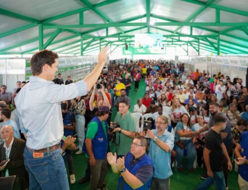 Daniel Vilela inaugura asfalto e leva ações sociais a Itumbiara