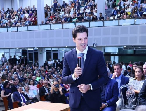 Daniel Vilela destaca liderança do bispo Oídes do Carmo em evento de aniversário do religioso