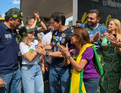 Vice-prefeita de Rialma, do PL, vai à carreata e declara apoio a Daniel Vilela