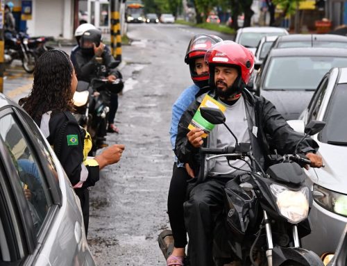 Blitz educativa alerta motoristas sobre riscos de alagamento em Goiânia