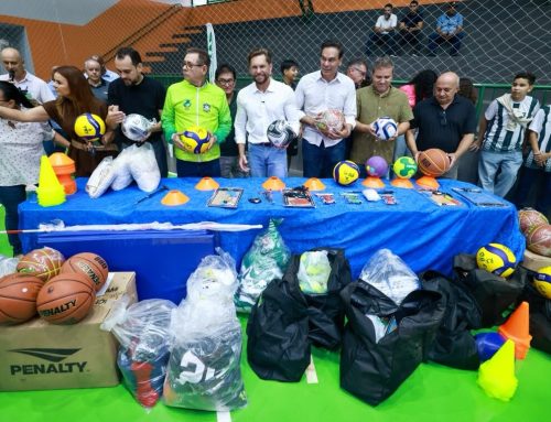 Governador, Bruno Peixoto entrega ginásio poliesportivo em Uruaçu
